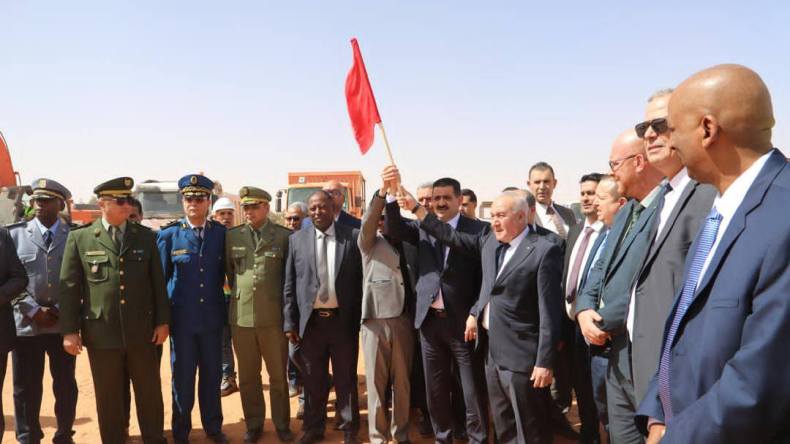 دربال يعطي إشارة انطلاق مشروع إنجاز محطة تحلية المياه بإن صالح