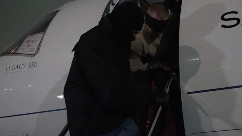 بعد فراره إلى الإمارات.. روسيا تستعيد منفذ محاولة اغتيال جنرال بارز (فيديو)