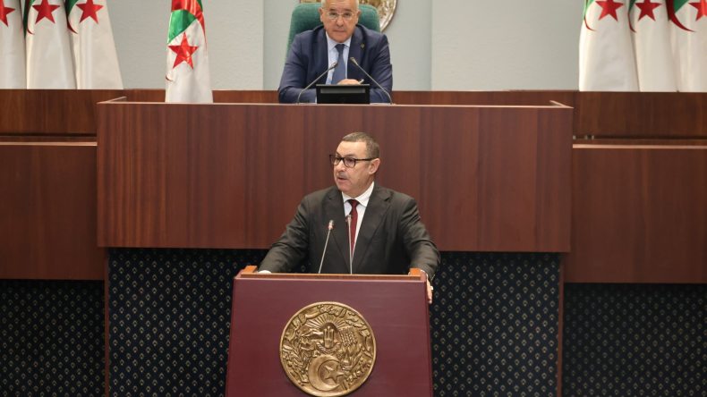 مشروع قانون الأحزاب يدخل ساحة النقاش البرلماني