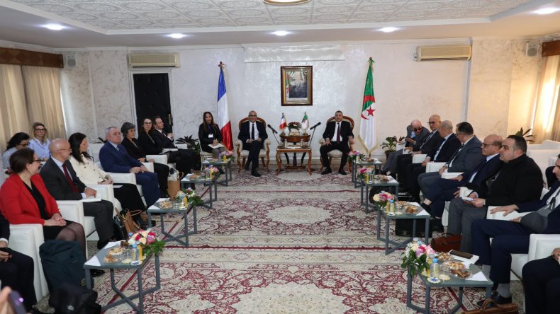 سعيود يستقبل نظيره الفرنسي (فيديو)