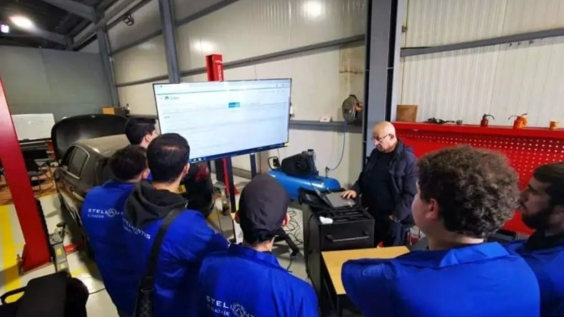 ستيلانتيس الجزائر تعزّز التكوين في مهن السيارات بشراكة جديدة