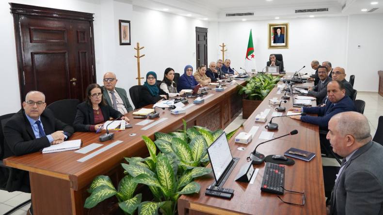 عجال يترأس اجتماعا هاما لمتابعة جملة من الملفات الاستراتيجية المرتبطة بالطاقة