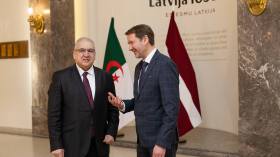 الجزائر تبحث تقاسم تجربتها بمجلس الأمن مع لاتيفيا