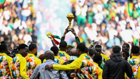 السنغال تتحدى “الكاف” وتحتفل بكأس أمم إفريقيا بباريس