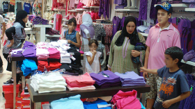 أطفال يفرضون “ذوقهم” في ملابس العيد… وأولياء يرضخون