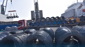 ميناء جن جن يشهد نشاطًا غير مسبوق في شحن الصلب