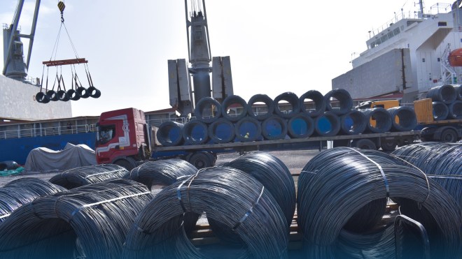 ميناء جن جن يشهد نشاطًا غير مسبوق في شحن الصلب