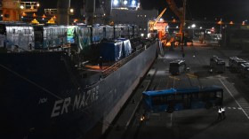 ميناء جن جن يستقبل 420 وحدة جديدة من الحافلات المستوردة