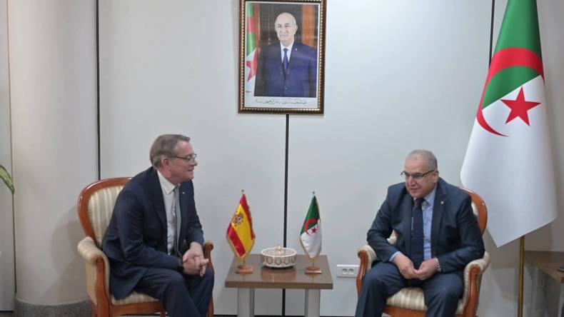 مقرمان يستقبل سفير مملكة إسبانيا لدى الجزائر