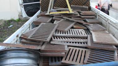 سارق بالوعات السكة الحديدية للترامواي في قبضة الشرطة (صور)