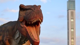 “إقبال كبير” على معرض الديناصورات في طبعته الثانية (صور)