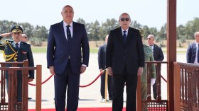 الرئيس تبون يؤكد تضامن الجزائر واستعدادها للوقوف إلى جانب الشعب اللبناني