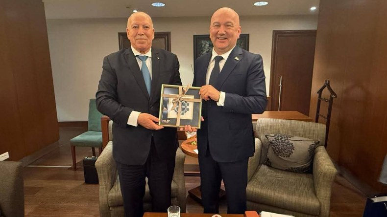 مواد البناء والصناعات الميكانيكية والرقمنة في صدارة الشراكة الجزائرية–الصربية