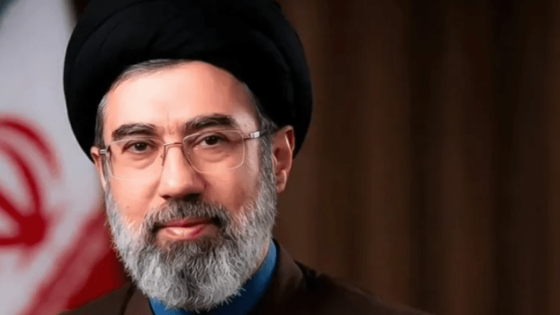 هل وافق مجتبى خامنئي على التفاوض مع واشنطن لإنهاء الحرب؟