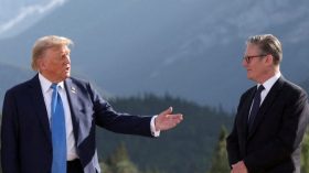 “لا نحتاج حاملة طائراتكم ولن ننسى خذلانكم”.. ترامب يهاجم ستارمر