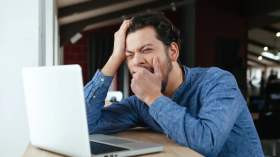 هل تتثاءب باستمرار؟ إليك متى قد يشير ذلك إلى مشكلة صحية