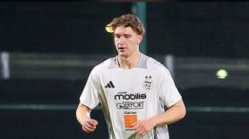 جديد مدافع “الخضر” بن قارة