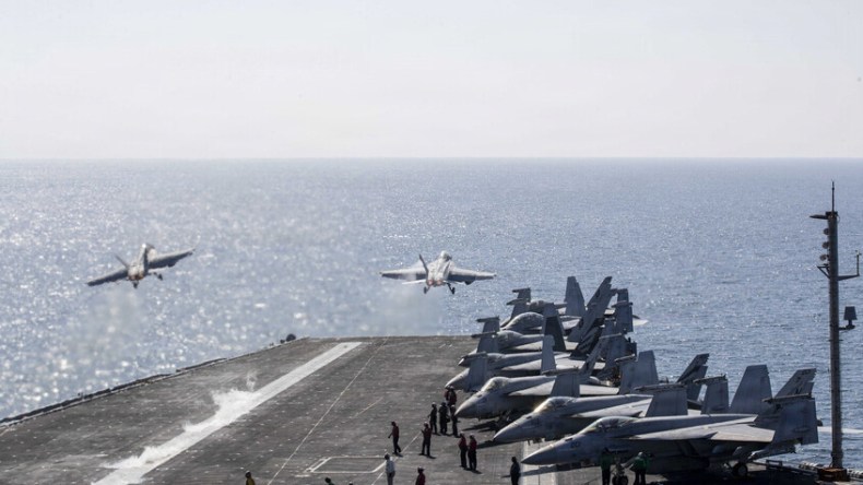إيران تستهدف حاملة الطائرات “لينكولن” بصواريخ كروز بر-بحر