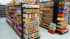 تفاديا لازدحام “اللحظة الأخيرة”… اقتناء مبكر للوازم حلويات العيد