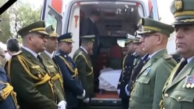 La dépouille de l’ancien président de la République Liamine Zeroual, conduite à la maison familiale puis au siège de la wilaya de Batna