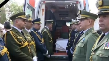 La dépouille de l’ancien président de la République Liamine Zeroual, conduite à la maison familiale puis au siège de la wilaya de Batna