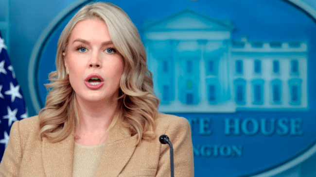 مُناقضة كلام الرئيس.. هذا ما قالته كارولين ليفيت بشأن الحرب على إيران!