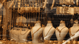 ترسيخ ثقافة التبليغ كآلية أساسية لمحاربة التجاوزات في تجارة الذهب