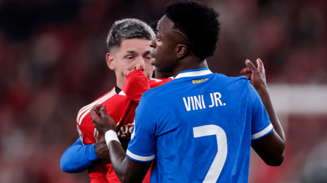 “الفيفا” يدرس إجراءات ضد تغطية الأفواه أثناء الحديث مع المنافسين