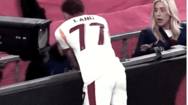 إصابة مروعة للاعب غلطة سراي خلال مواجهة ليفربول (فيديو)