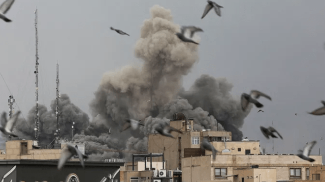 عدوان بدق الأسافين