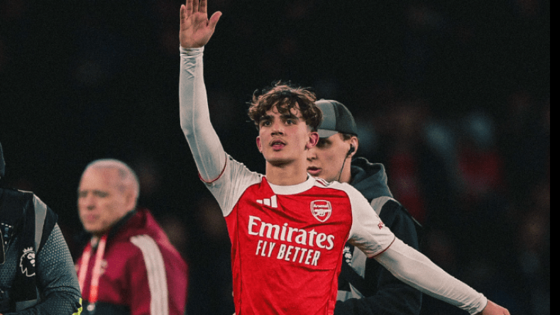 بالفيديو.. “ميسي آرسنال” يذكرنا بإبراهيمي في نهائي كأس العرب 2021