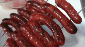 “أبوس” تحذر من خطر “النقانق” المشوية في الشوارع