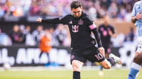 بالفيديو.. تكريم استثنائي لليونيل ميسي