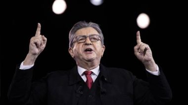 زعيم اليسار الفرنسي يعلن دعمه لإيران.. شاهد ماذا قال!