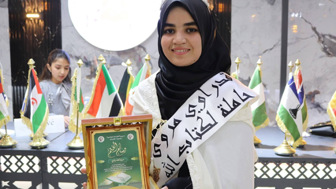 مروى قدراوي … طالبة تُهدي والديها ختم القرآن ورحلة عمرة