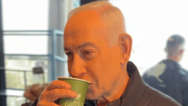 فيديو “احتساء نتنياهو للقهوة”.. هل هو حقيقي أم مولد بالذكاء الاصطناعي؟