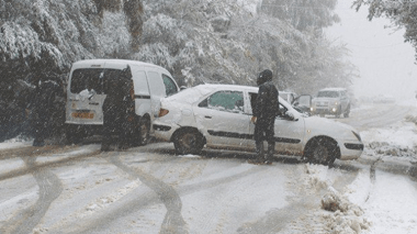 الأمطار وثلوج الربيع تشلان الحركة في المرتفعات والمناطق الساحلية