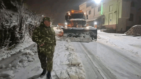 استنفار شامل لفتح الطرقات المغلقة بالثلوج