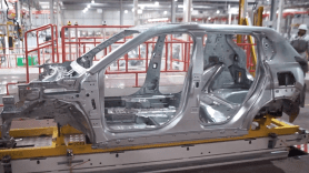 فيديو لمصنع فيات بوهران يظهر نهاية عهد نفخ العجلات