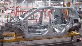 فيديو لمصنع فيات بوهران يظهر نهاية عهد نفخ العجلات