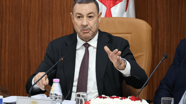 النواب يطالبون بضمانات للفصل بين الإدارة وسلطة الانتخابات