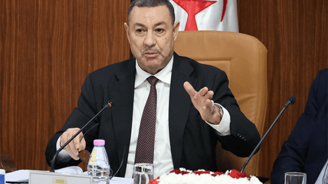 النواب يطالبون بضمانات للفصل بين الإدارة وسلطة الانتخابات