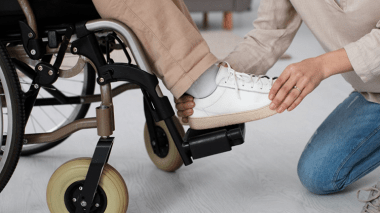 انتعاش في سوق الأحذية الصحية… وتحذير من مغالطات تجارية