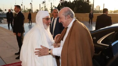 الرئيس تبون يؤدي صلاة عيد الفطر بجامع الجزائر