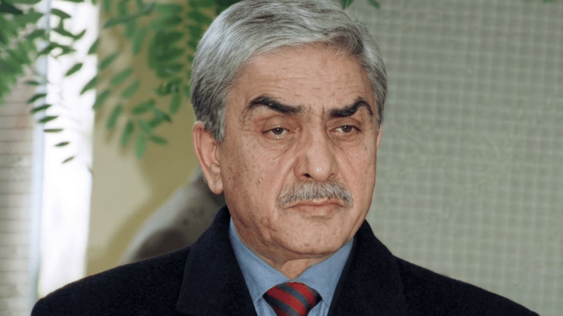 اليَمِينُ زَرُّوَال.. الرَّجُلُ الَّذِي لَمْ يُشْبِهْ أَحَداً