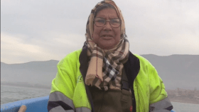 ماما يمينة… سيدة تقهر السرطان وتحترف مهنة الصيد