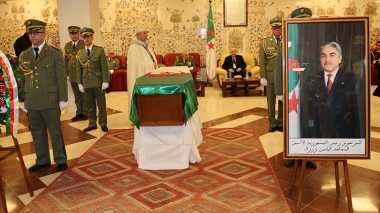 صلاة الجنازة على الرئيس زروال ستقام في مسجد “أول نوفمبر “