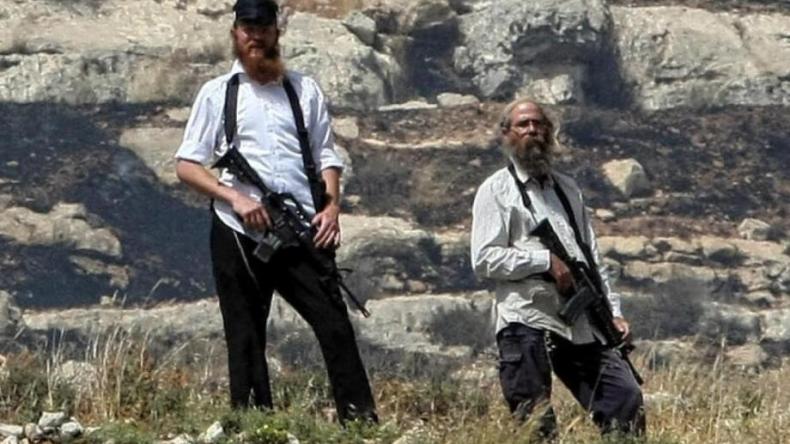 محافظة القدس: تسليح المستوطنين “خطوة خطيرة” لتصعيد جرائمهم ضد الفلسطينيين