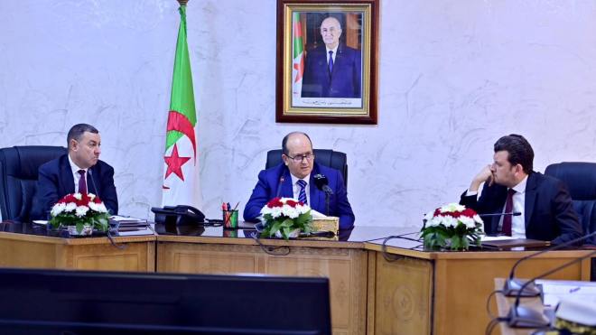 انتشار الجراد.. الوزير الأول يترأس اجتماعا وزاريا
