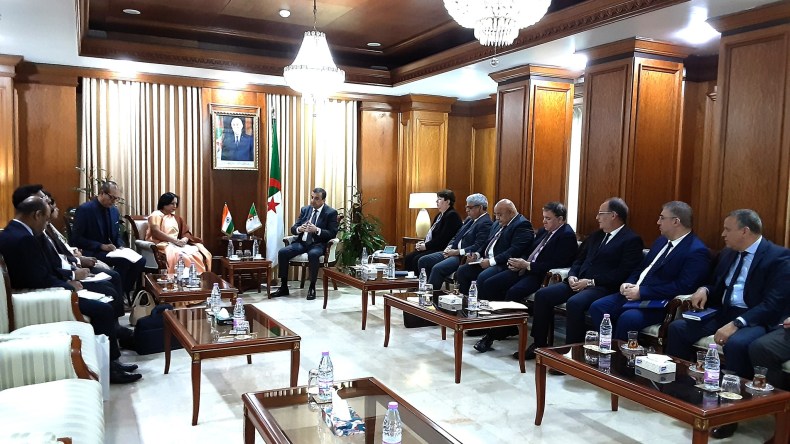 الجزائر والهند تبحثان تعزيز التعاون في المحروقات والمناجم